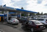 В России стало меньше очередей на АЗС, но бензиновый кризис далек от завершения — Bloomberg