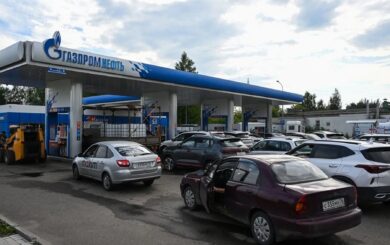 У росії поменшало черг на АЗС, але бензинова криза далека від завершення – Bloomberg
