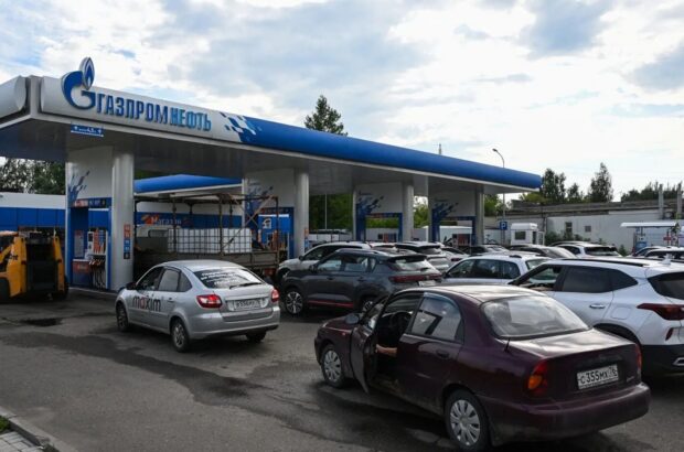 В России стало меньше очередей на АЗС, но бензиновый кризис далек от завершения — Bloomberg