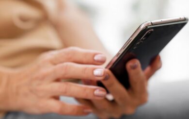 Шахраї можуть скористатися навіть старими SMS: що небезпечно зберігати у смартфоні