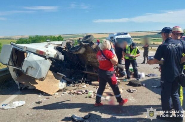 Смертельна ДТП на трасі Київ–Одеса: зіткнулися вантажівка та маршрутка, є загиблий і постраждалі