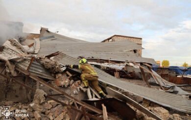 Удар по Києву: ракета влучила біля житлових будинків