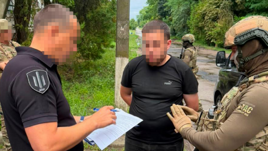 Избили и закрыли в хозяйственном здании: ДБР задержали двух военных в Кировоградской области