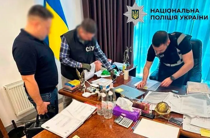 В Киеве адвоката задержали на взятке в $30 тысяч: обещал ''договориться'' с судьей