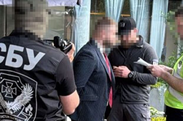 У Києві адвоката затримали на хабарі у $30 тисяч: обіцяв ”домовитися” із суддею