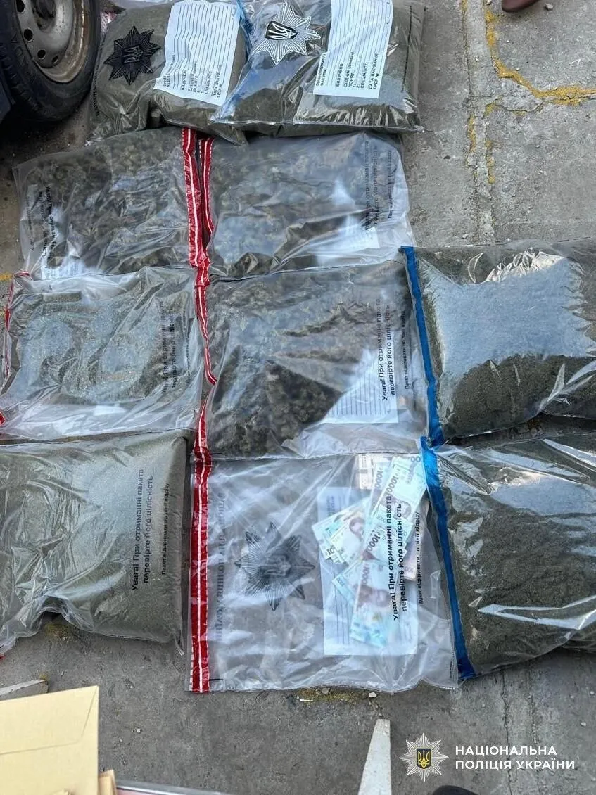 Нацполиция ликвидировала почти 30 тысяч кустов конопли и мака во время спецоперации ''Джентльмены''