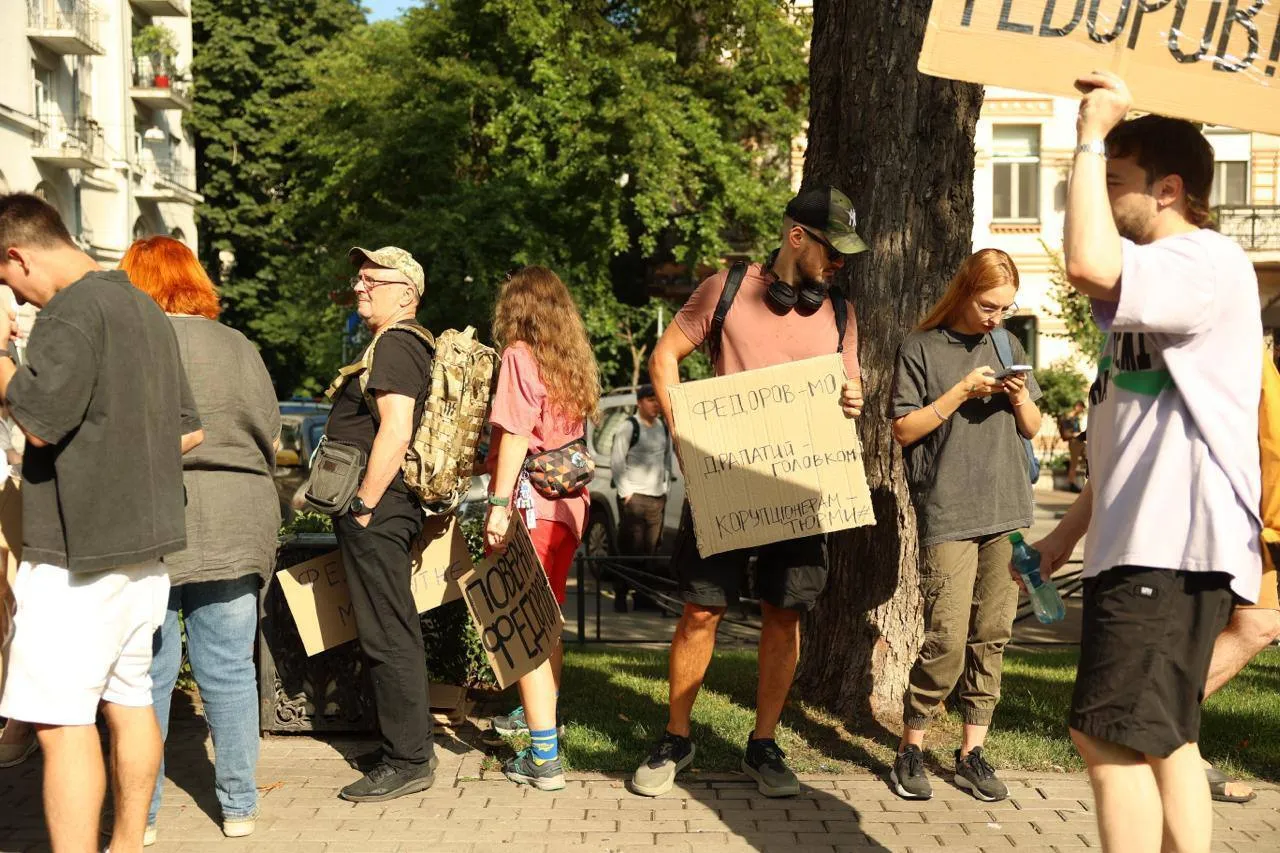 У Києві та інших містах України проходять акції на підтримку Федорова: протестувальники виступають проти його відставки