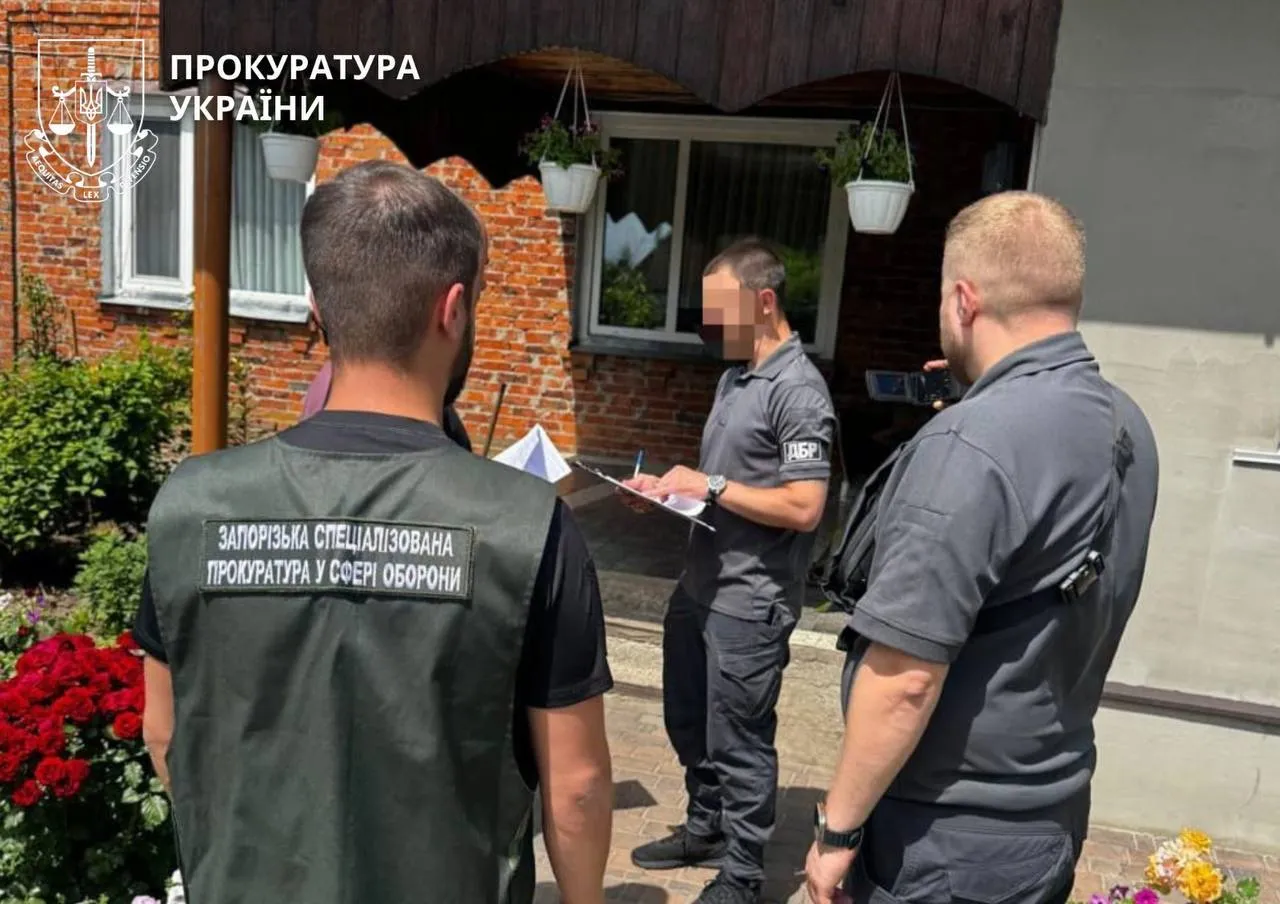 Не служила майже три роки, але отримала 1,3 млн грн: на Запоріжжі повідомили про підозру військовій та підполковнику