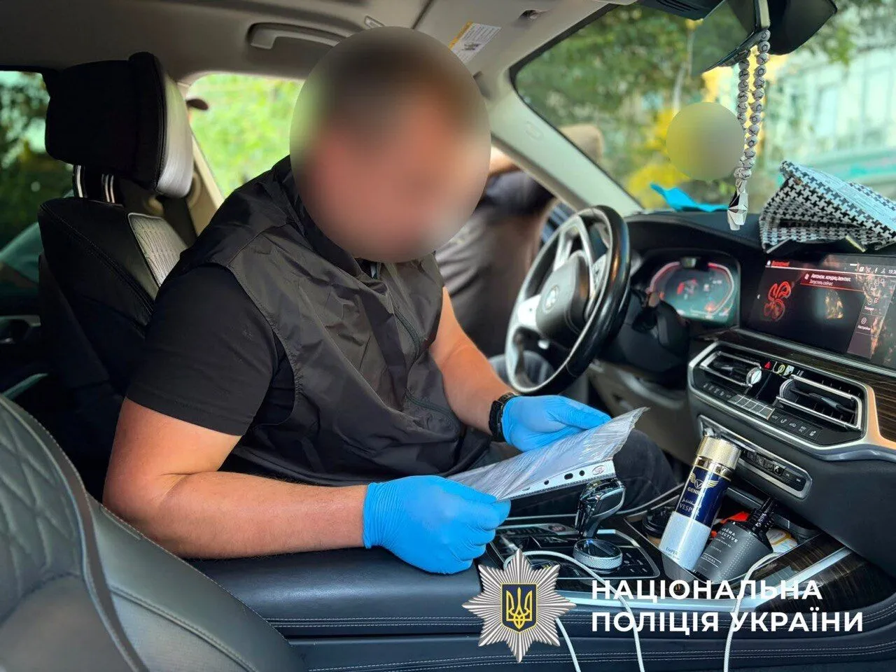Избили и ограбили волонтера: полиция задержала банду вымогателей на Днепропетровщине
