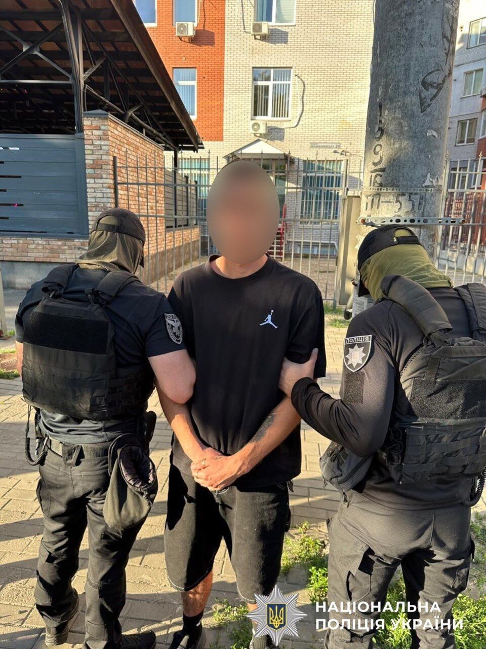 Избили и ограбили волонтера: полиция задержала банду вымогателей на Днепропетровщине