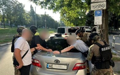 Побили та пограбували волонтера: поліція затримала банду вимагачів на Дніпропетровщині