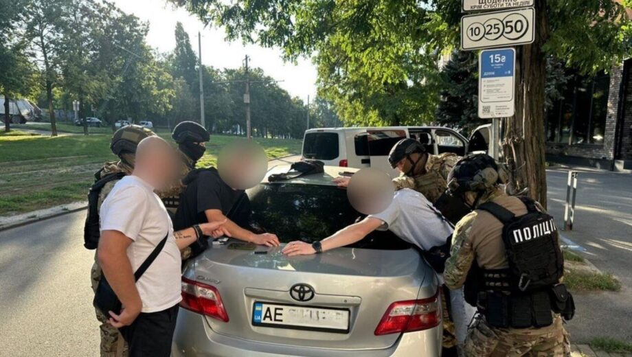 Побили та пограбували волонтера: поліція затримала банду вимагачів на Дніпропетровщині