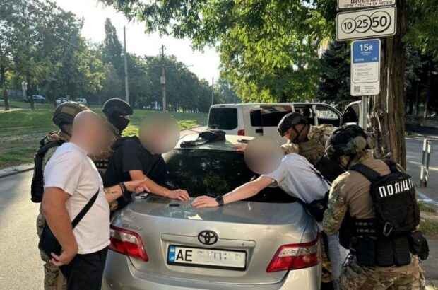 Избили и ограбили волонтера: полиция задержала банду вымогателей на Днепропетровщине