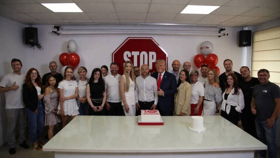 СтопКор ”прийняв у команду” Трампа: антикорупційне медіа запустило флешмоб мемів