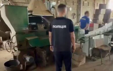 На Львівщині та Харківщині працювали підпільні тютюнові фабрики: вилучено майна на 60 млн грн