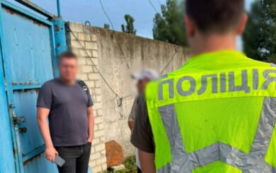 Фальсифицирован »А-95» на миллионы: полиция провела 18 обысков в трех областях