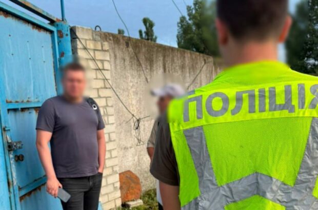 Фальсифицирован »А-95» на миллионы: полиция провела 18 обысков в трех областях