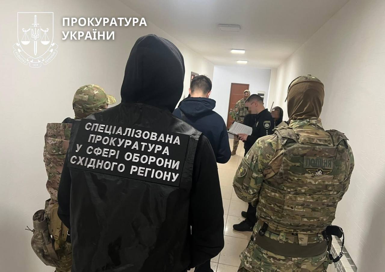 Закупка дров для Нацгвардии с убытком на 2,1 млн грн: задержали начальника тыла и двух предпринимателей