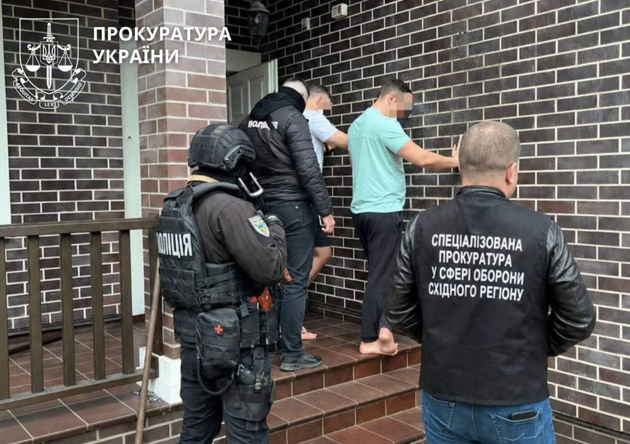 Закупка дров для Нацгвардии с убытком на 2,1 млн грн: задержали начальника тыла и двух предпринимателей