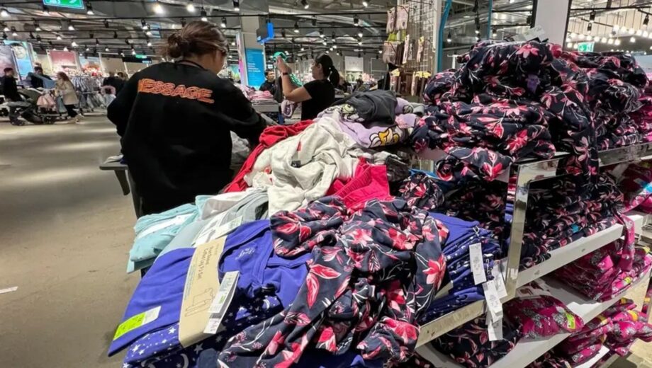 В ЕС вступил в силу запрет на уничтожение непроданной одежды и обуви
