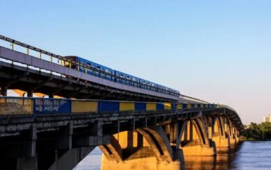 У Києві на чотири доби обмежать рух мостом Метро: названо дати та напрямок