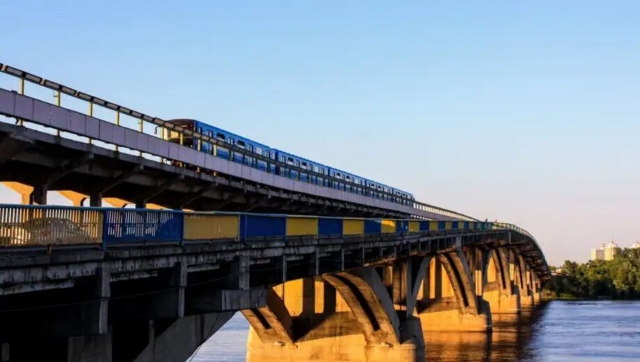 В Киеве на четыре дня ограничат движение по мосту Метро: названы даты и направление