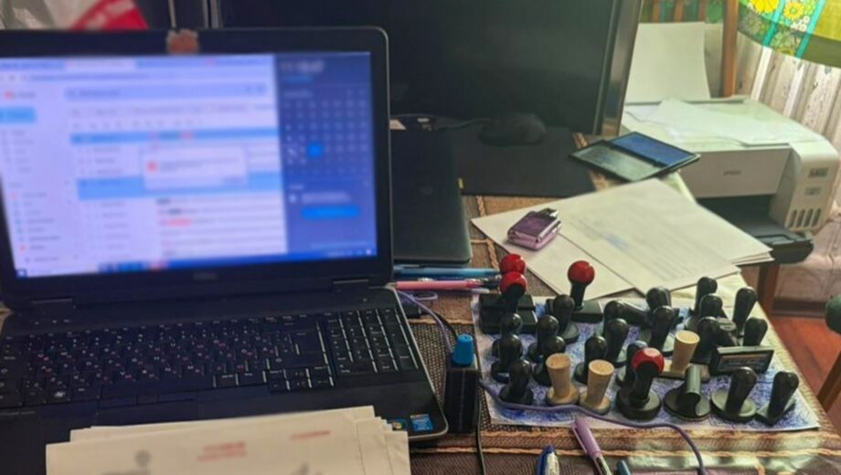 У Києві викрили підпільні ”офіси”, де друкували тисячі фейкових меддовідок для відстрочки