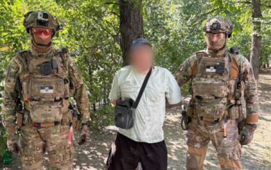 Наркотики ховали у цукерках і пакетах: на Київщині викрили канал постачання до колонії