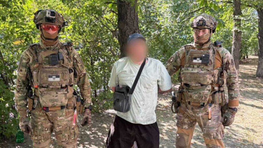 Наркотики ховали у цукерках і пакетах: на Київщині викрили канал постачання до колонії