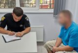 Тримав за лапи та бив об стіни: в Одесі чоловік убив кота