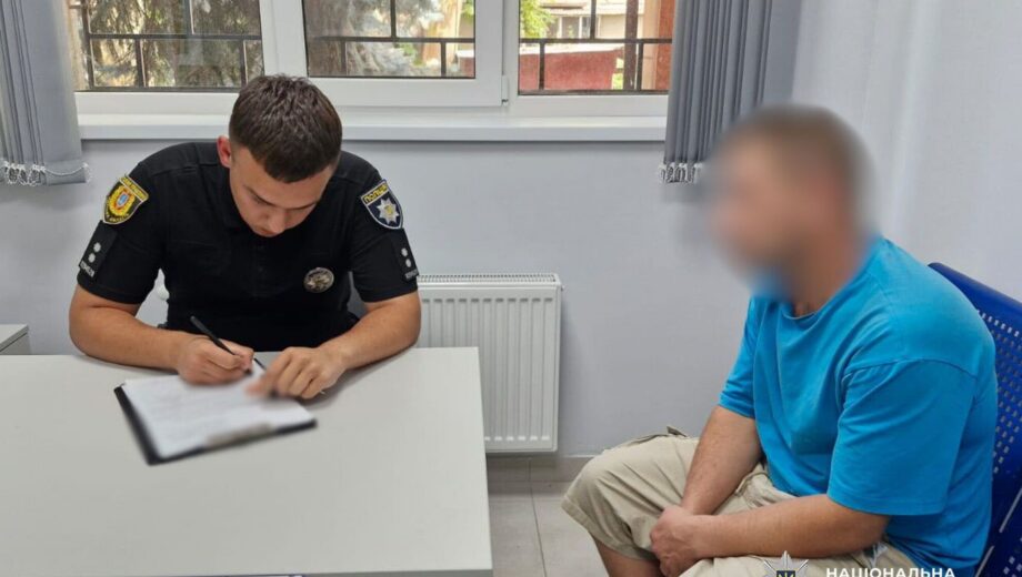 Держал за лапы и бил о стены: в Одессе мужчина убил кота