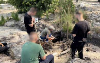 На Рівненщині Нацполіція виявила нові місця незаконного видобутку бурштину