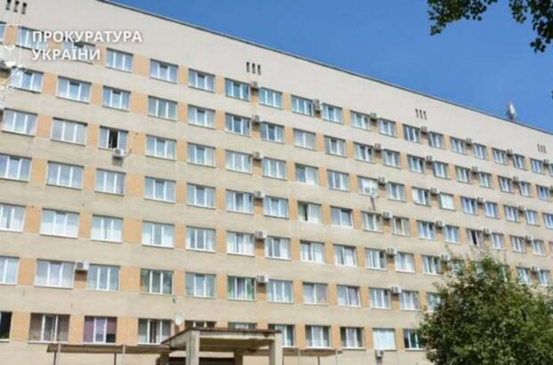 На Прикарпатті посадовицю лікарні підозрюють у незаконних ”ковідних” доплатах на 1,6 млн грн