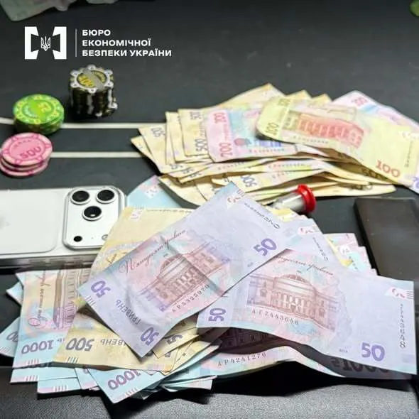 Підпільні покер-клуби у Києві заробляли мільйони: БЕБ викрило нелегальний гральний бізнес