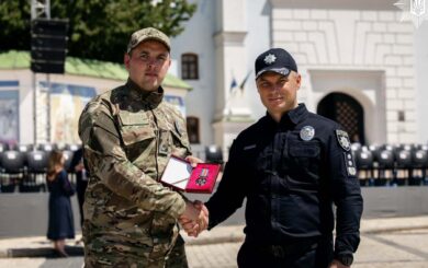 Выговский поздравил украинцев с Днем Государственности и отметил полицейский полк »Сафари»