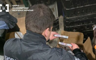 Підпільний цех сигарет і алкоголю викрили на Львівщині: вилучено тисячі пляшок фальсифікату