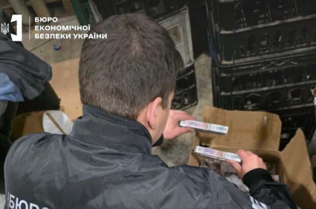 Підпільний цех сигарет і алкоголю викрили на Львівщині: вилучено тисячі пляшок фальсифікату