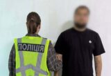 Псевдо-СБУ виманило у 81-річної киянки майже мільйон гривень: поліція викрила кур’єра