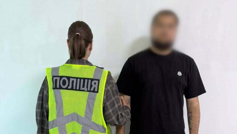 Псевдо-СБУ виманило у 81-річної киянки майже мільйон гривень: поліція викрила кур’єра