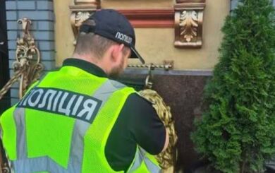 Небезпечна знахідка біля ресторану в Києві: у куртці виявили боєприпаси