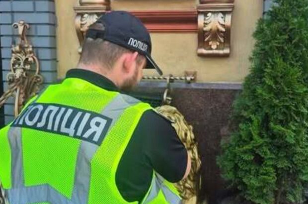 Небезпечна знахідка біля ресторану в Києві: у куртці виявили боєприпаси