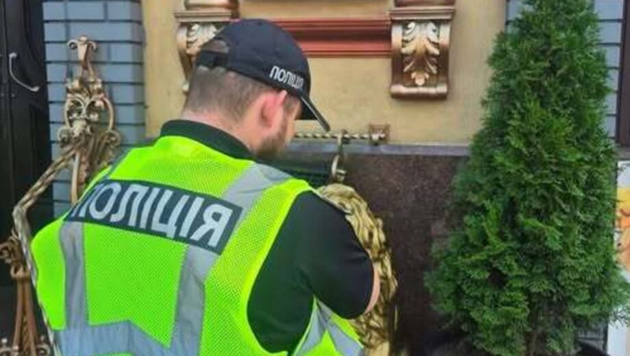 Небезпечна знахідка біля ресторану в Києві: у куртці виявили боєприпаси