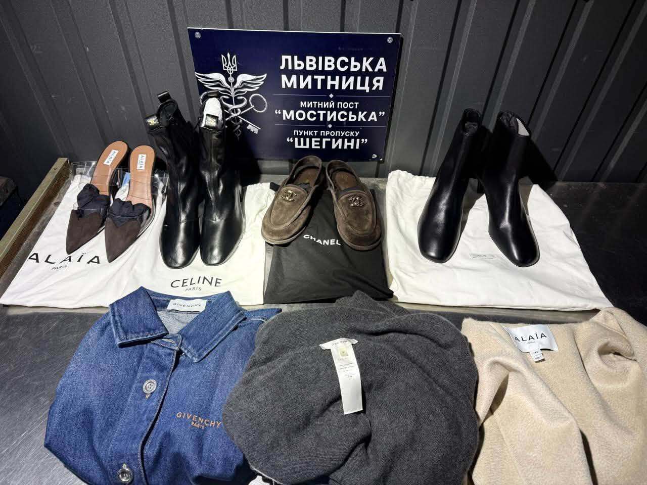 Итальянский бренд-шоппинг не доехал до Киева: на границе изъяли одежду и обувь на 2 млн гривен
