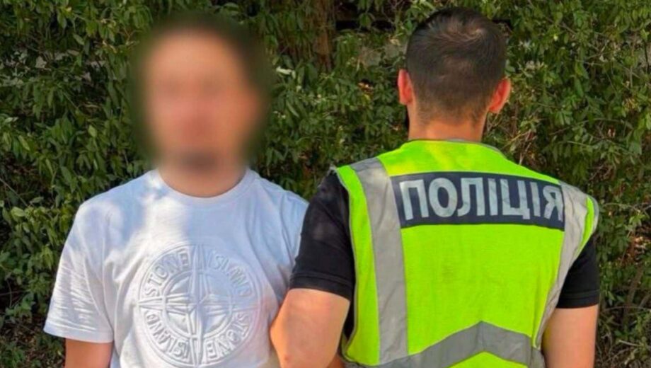 У Києві затримали чоловіка, який залишив гранати біля ресторану
