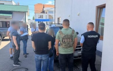 10 тысяч евро за путь в Румынию: в Черновцах задержали организатора незаконной переправки