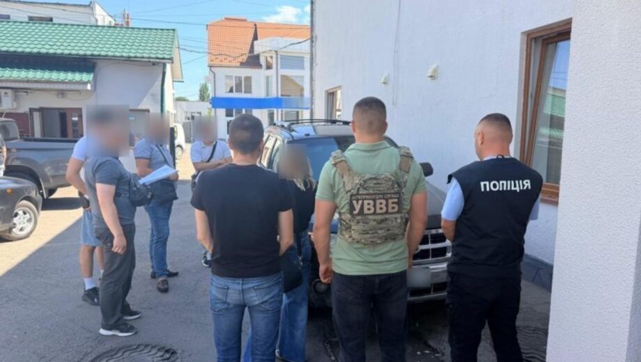 10 тысяч евро за путь в Румынию: в Черновцах задержали организатора незаконной переправки