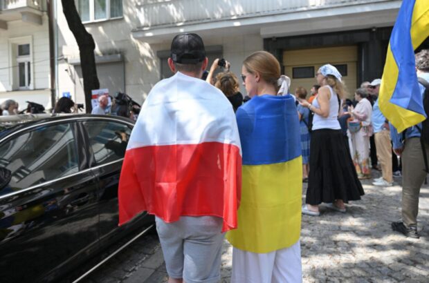 Опрос Opinia24: более половины поляков выступают против членства Украины в ЕС