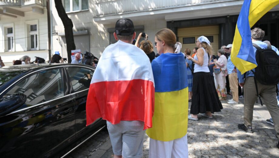 Опрос Opinia24: более половины поляков выступают против членства Украины в ЕС