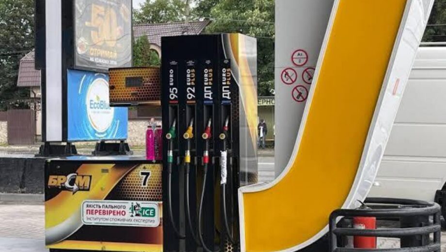 На українських АЗС продовжує дорожчати пальне: де вже підняли ціни
