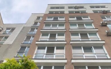 Хотіли повторити тренд із соцмереж: на Київщині пакет із водою влучив у візок із тримісячною дитиною